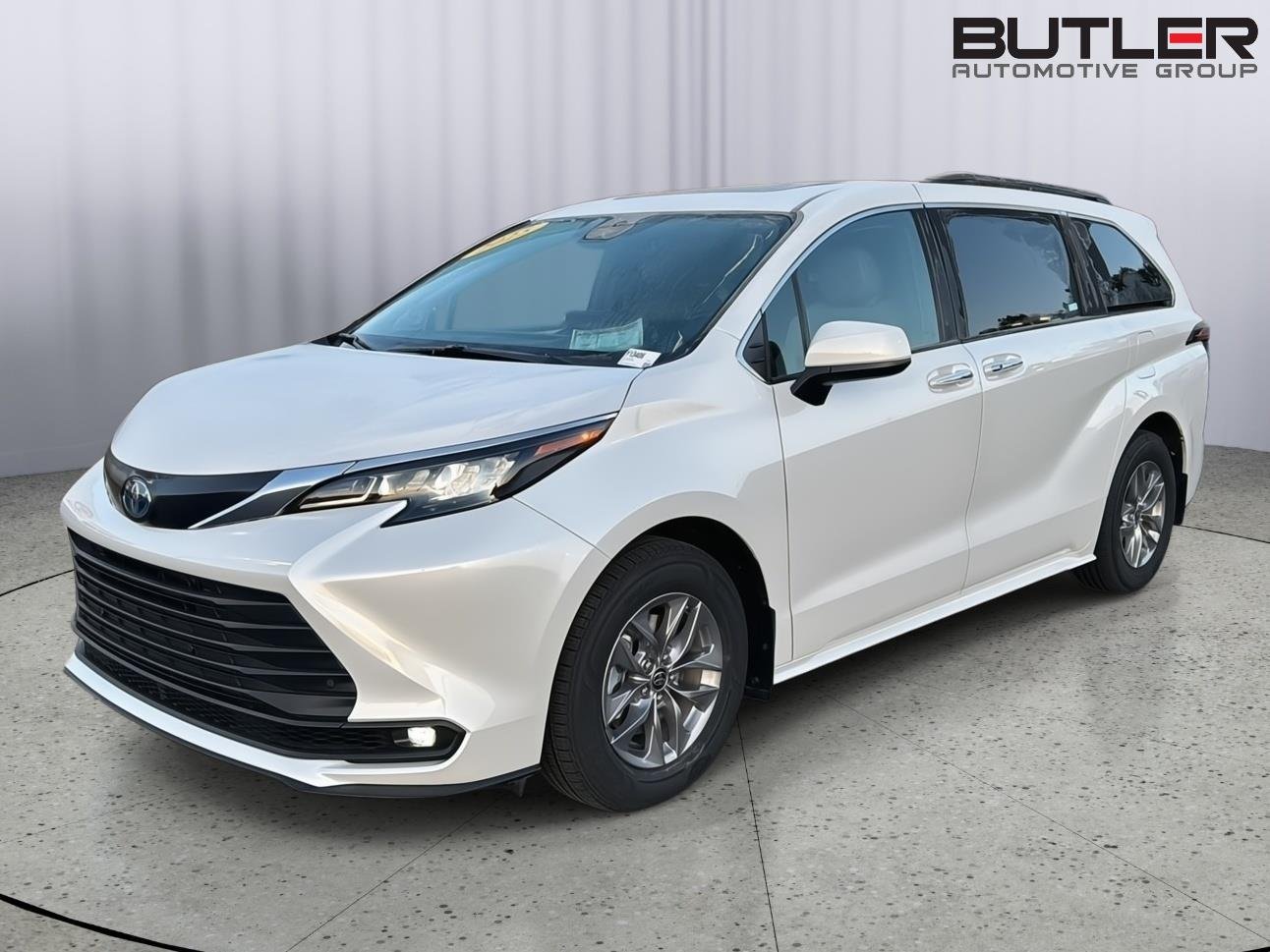 Certified Used 2025 Wind Chill Pearl Toyota XLE 7-Passenger image 1