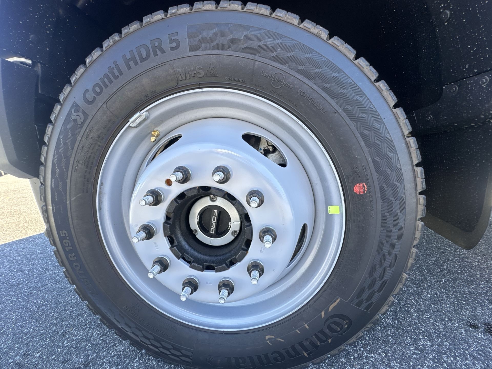 New 2026 Oxford White Ford F-550® XL image 2