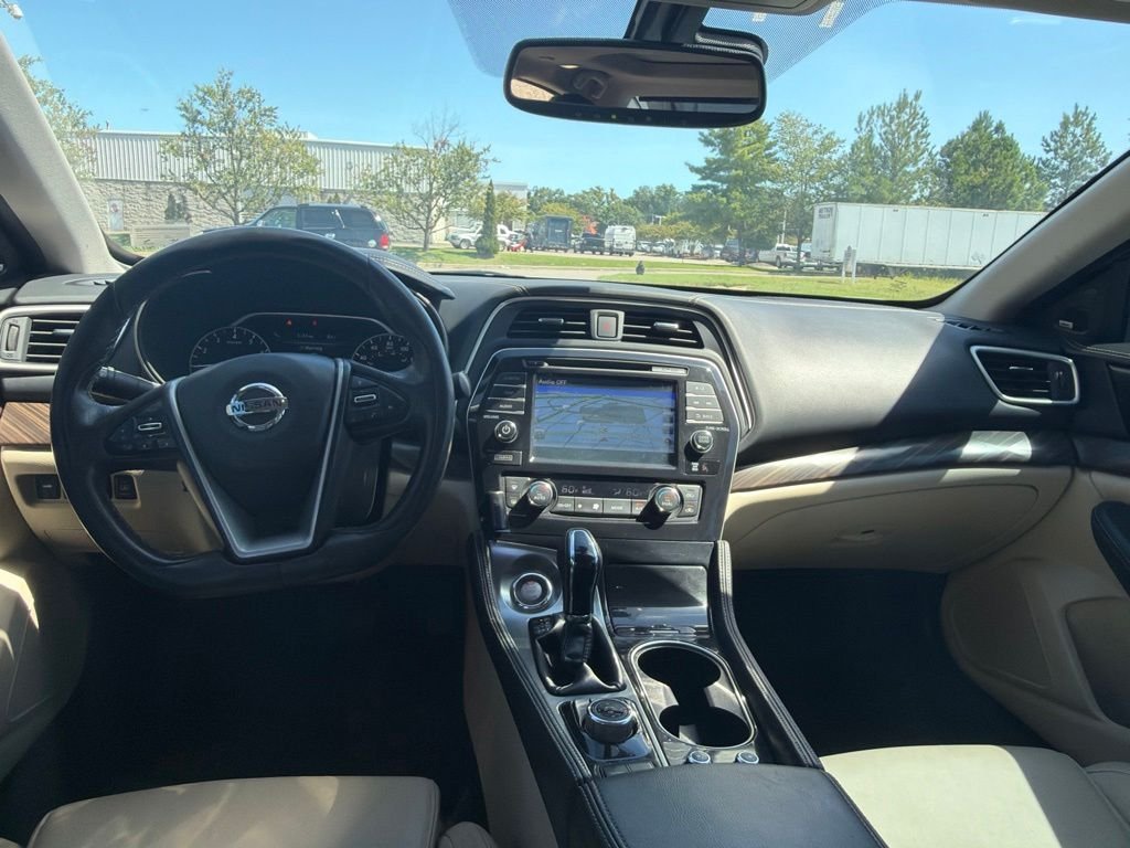 Used 2017 White Nissan Platinum image 13