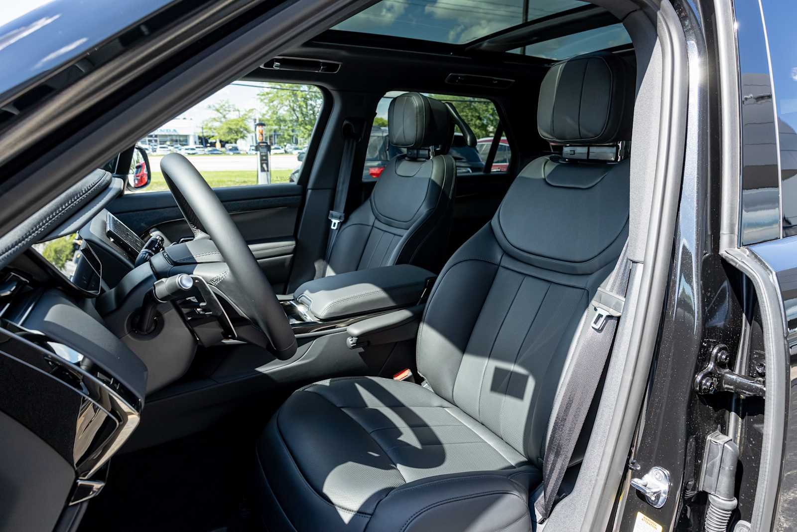 New 2026 BLACK Land Rover SE image 29