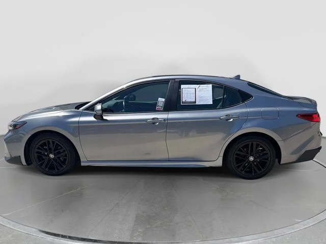 Used 2025  Toyota SE image 7