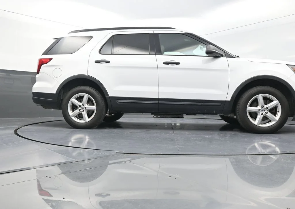 Used 2018 White Ford Base image 28