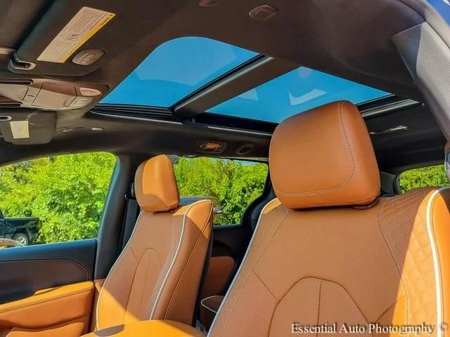 2026 Chrysler Pacifica Pinnacle - Photo 11