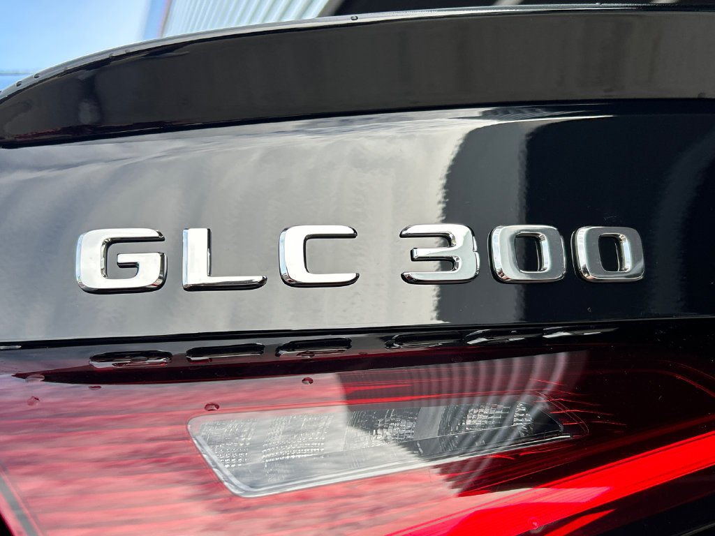 New 2027 Black Mercedes-Benz GLC 300 image 30