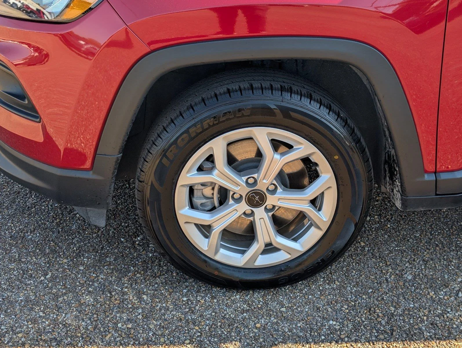 Used 2025 Red Hot Pearlcoat Jeep Latitude image 10