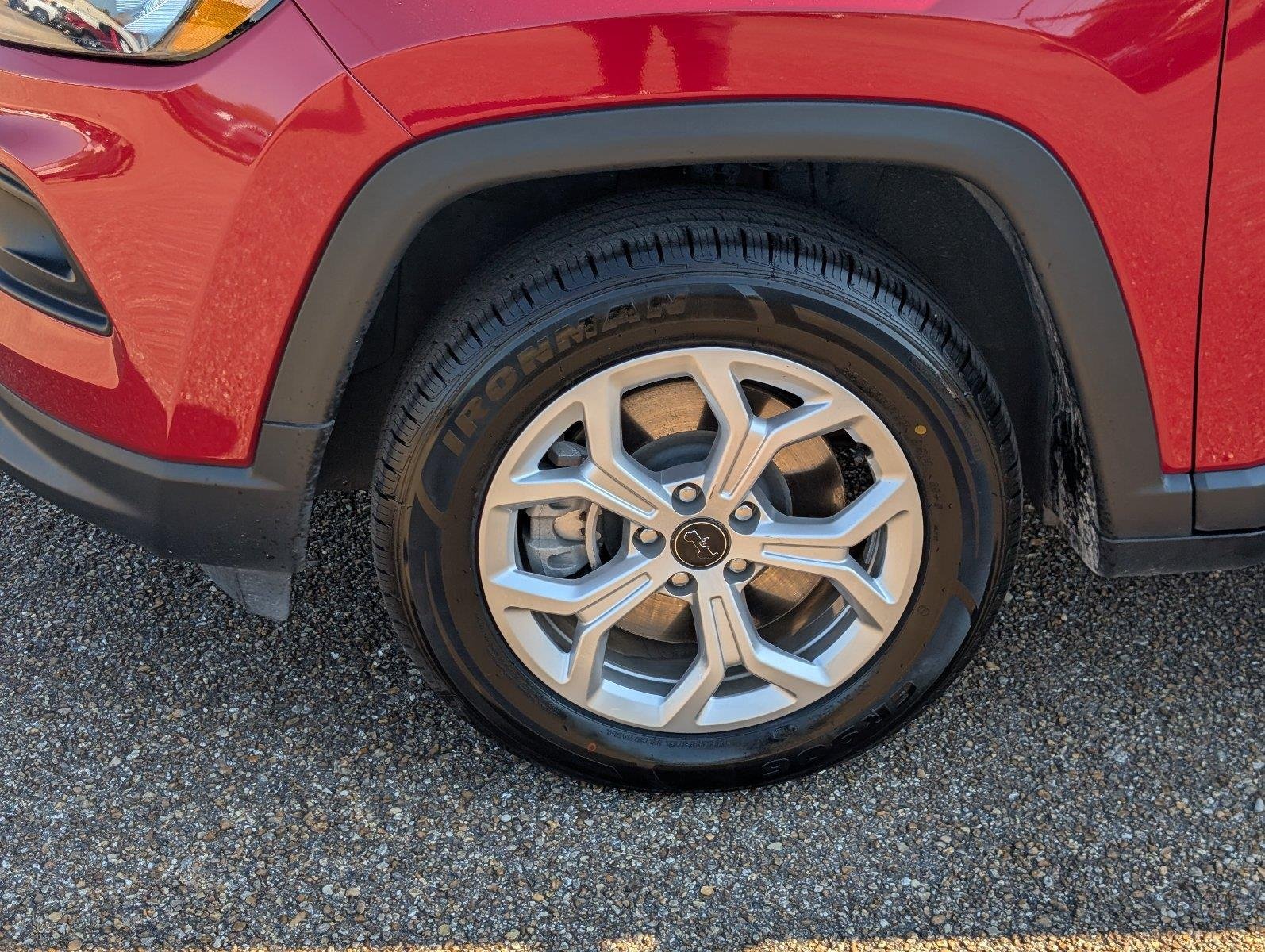 Used 2025 Red Hot Pearlcoat Jeep Latitude image 10