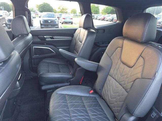 Used 2025 White Kia EX X-Line image 7