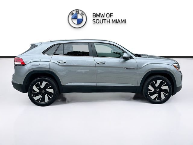 Used 2025  Volkswagen 2.0T SE w/Technology image 8