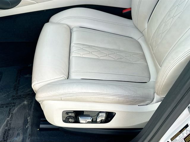 Used 2021 White BMW xDrive40i image 20