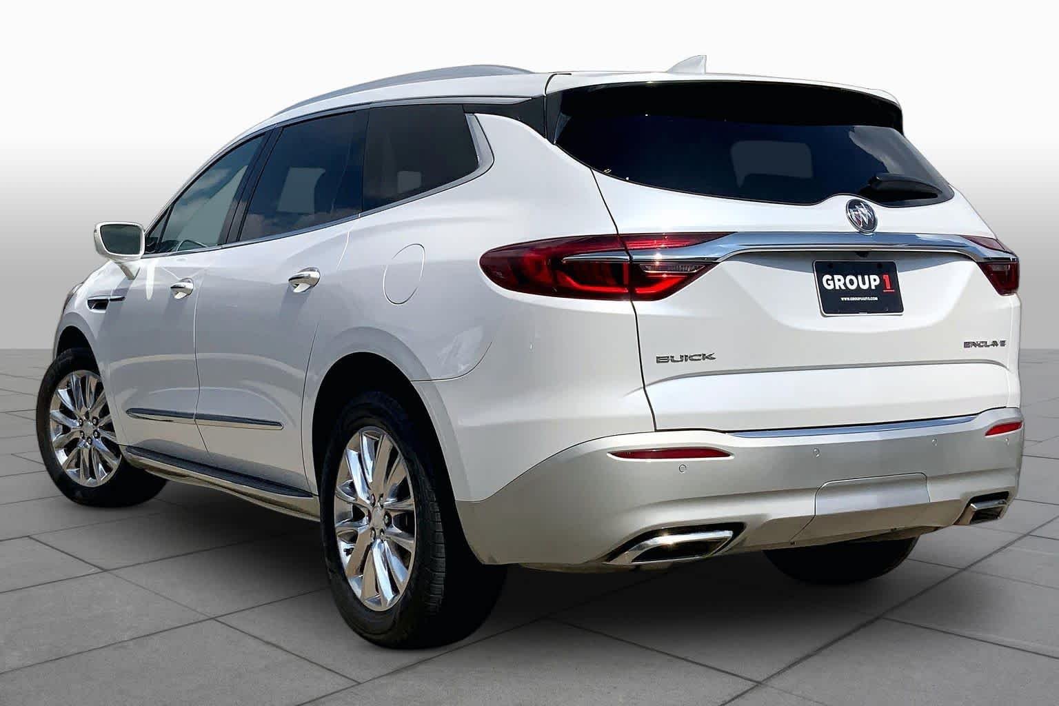 Used 2018 White Frost Tricoat Buick Premium image 12