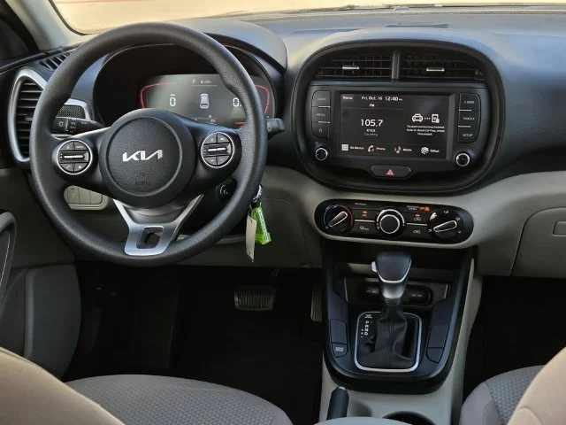 Used 2025 Fusion Orange Kia LX image 5