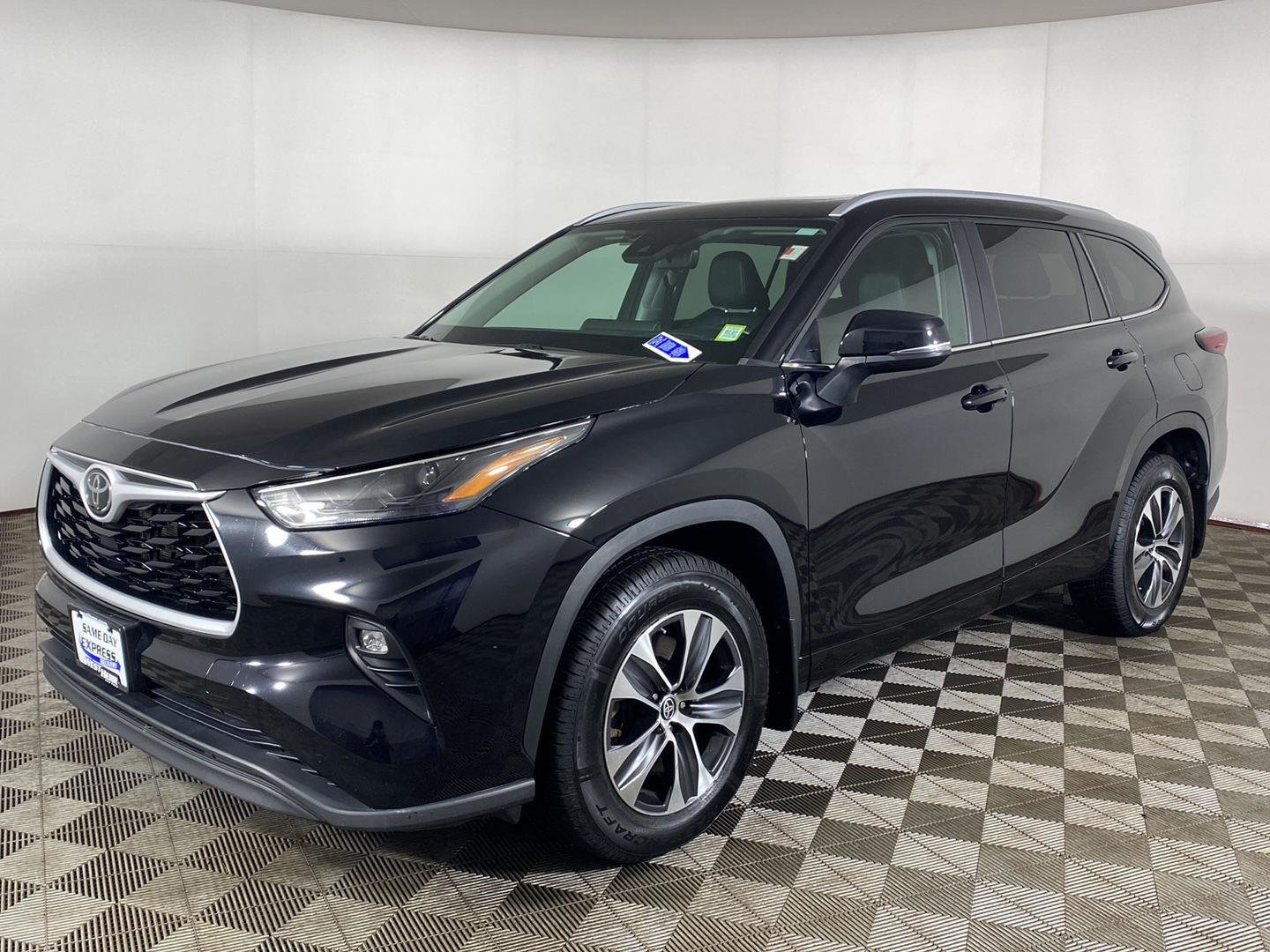 Used 2024 Midnight Black Metallic Toyota XLE image 10