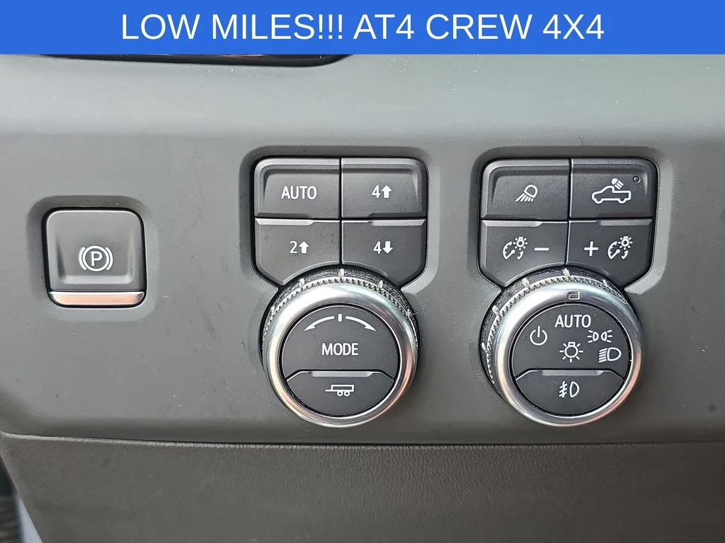 Used 2024  GMC AT4 image 18