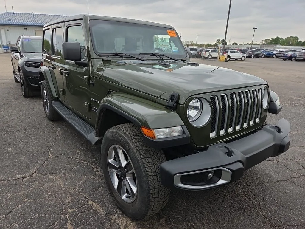 Used 2021 Green Jeep Unlimited Sahara image 2