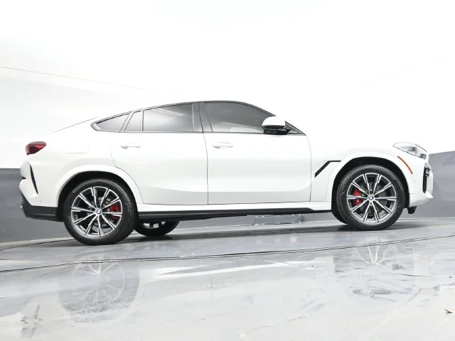 Used 2021 White BMW sDrive40i image 33