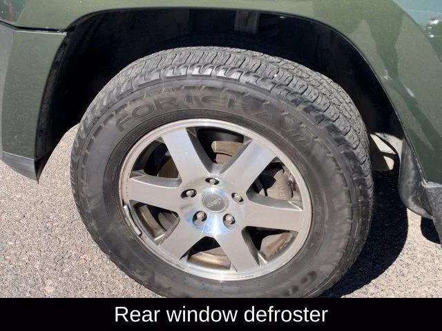 Used 2008 Green Jeep Laredo image 11