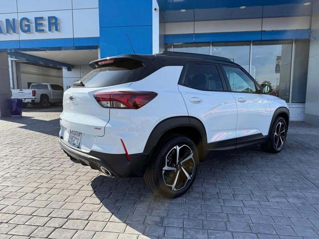 Used 2023 SUMMIT WHITE Chevrolet RS image 11