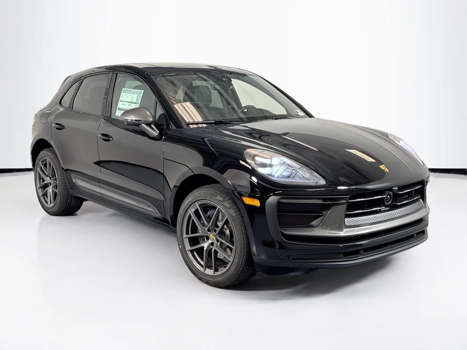2026 Porsche Macan T - Photo 7