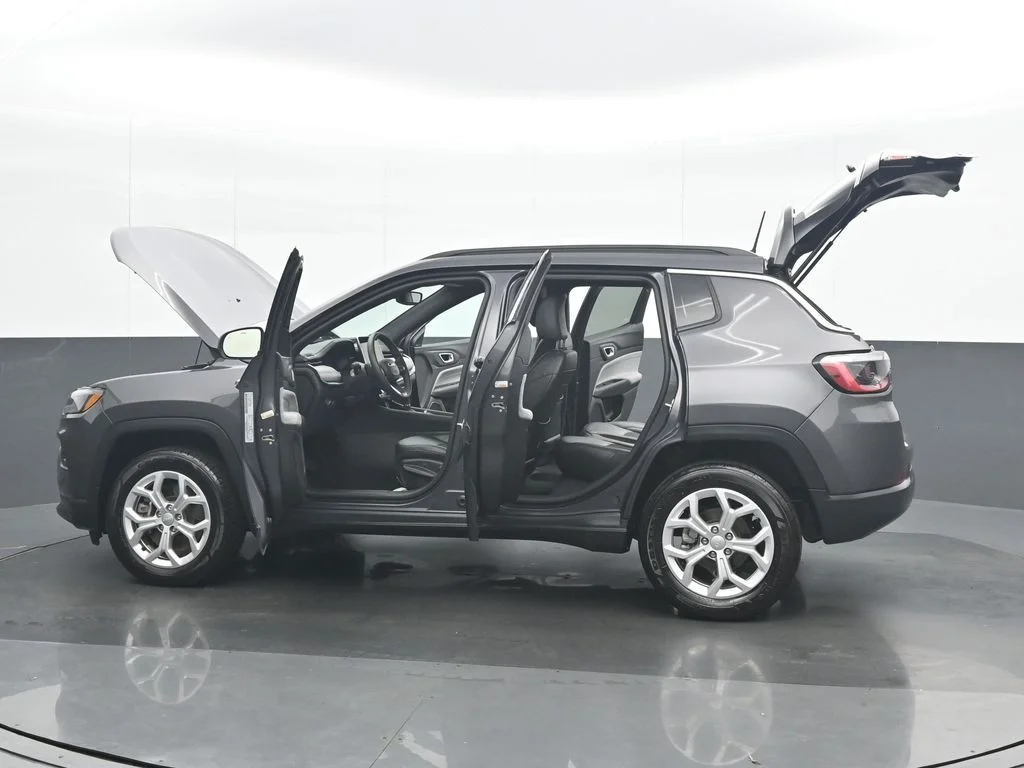 Used 2024 Gray Jeep Latitude image 37