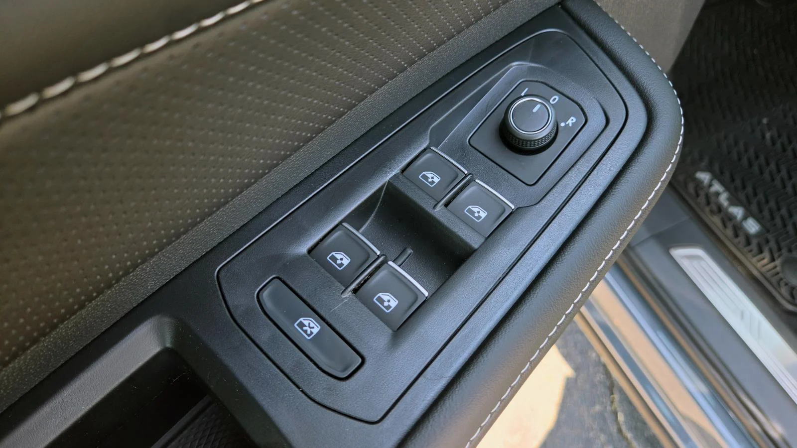 New 2026 Pure Gray Volkswagen 2.0T SE w/Technology image 21