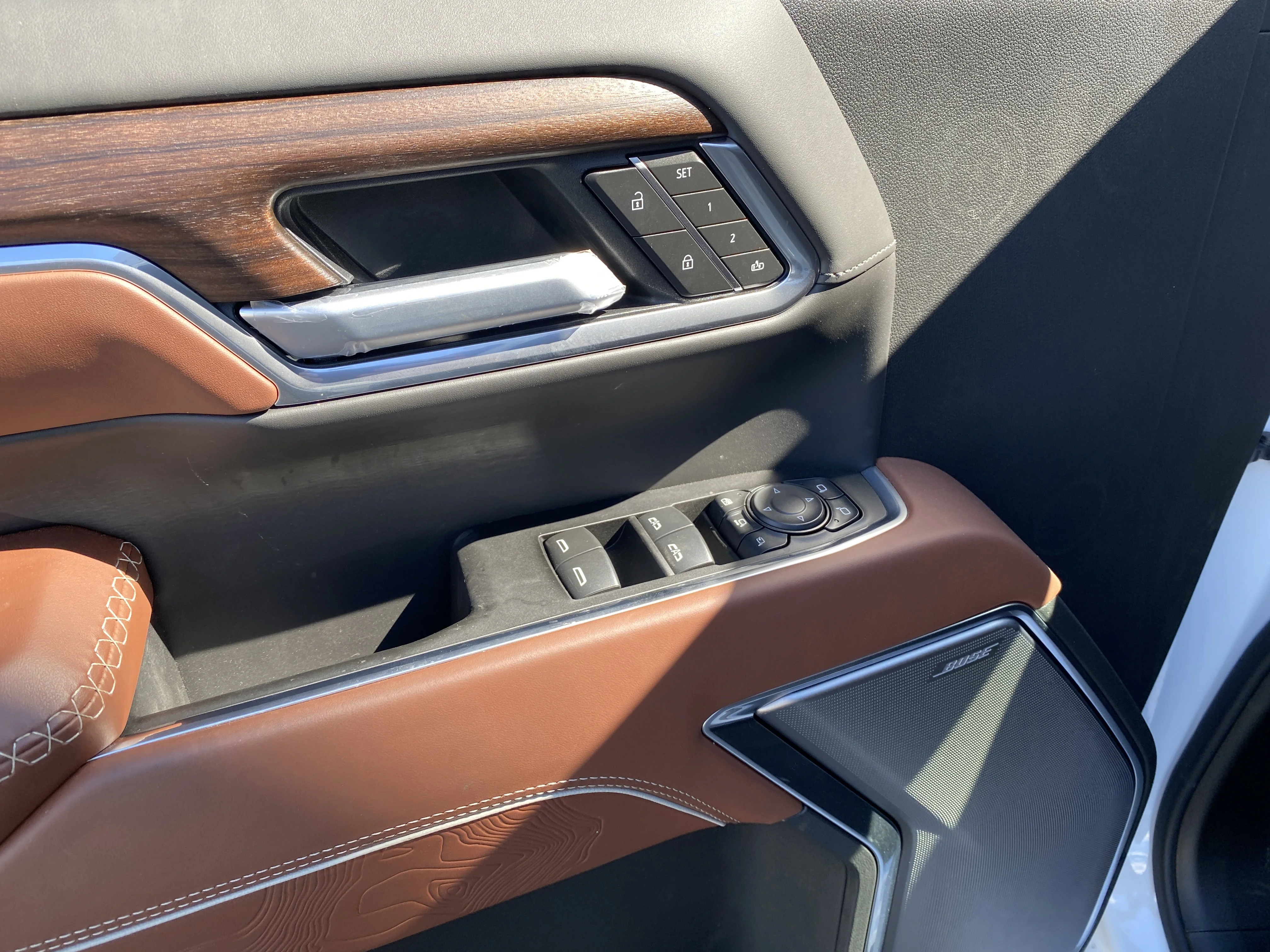 New 2026 GLACIER WHITE TRICOAT GMC Denali Ultimate image 27