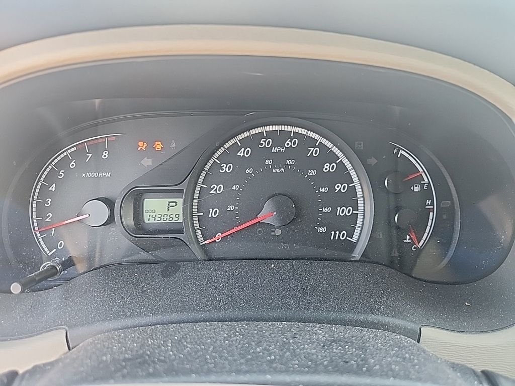 Used 2014 Red Toyota LE image 20