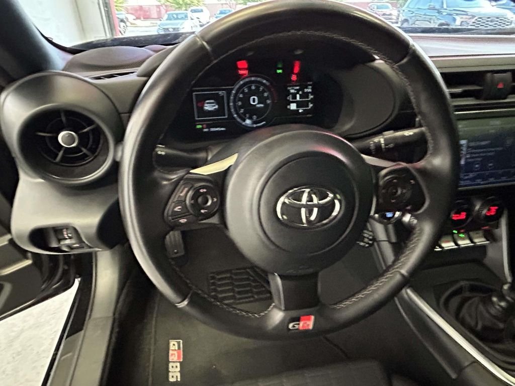 Used 2023  Toyota Base image 17