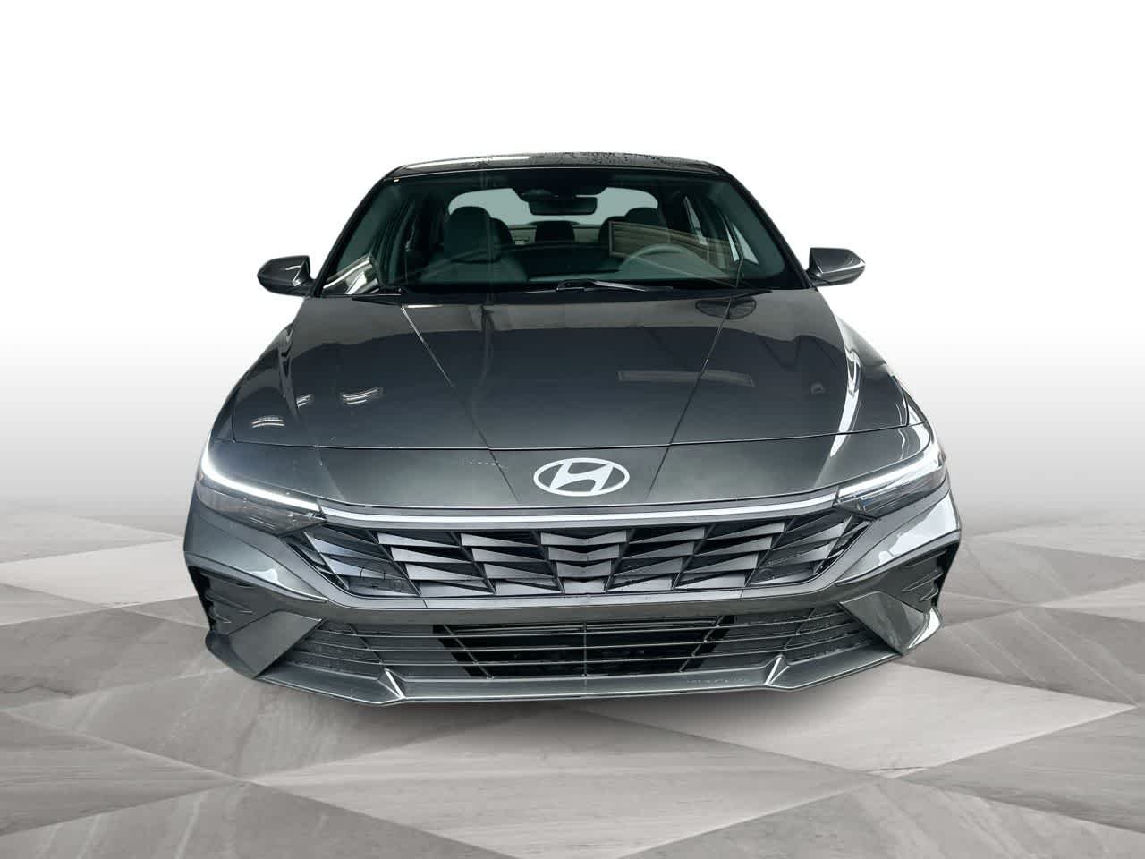 Certified Used 2025 Amazon Gray Hyundai SE image 3