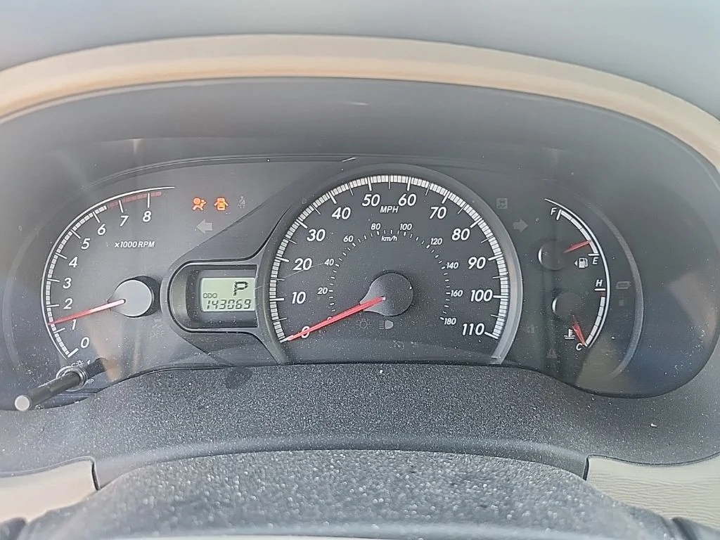 Used 2014 Red Toyota LE image 20