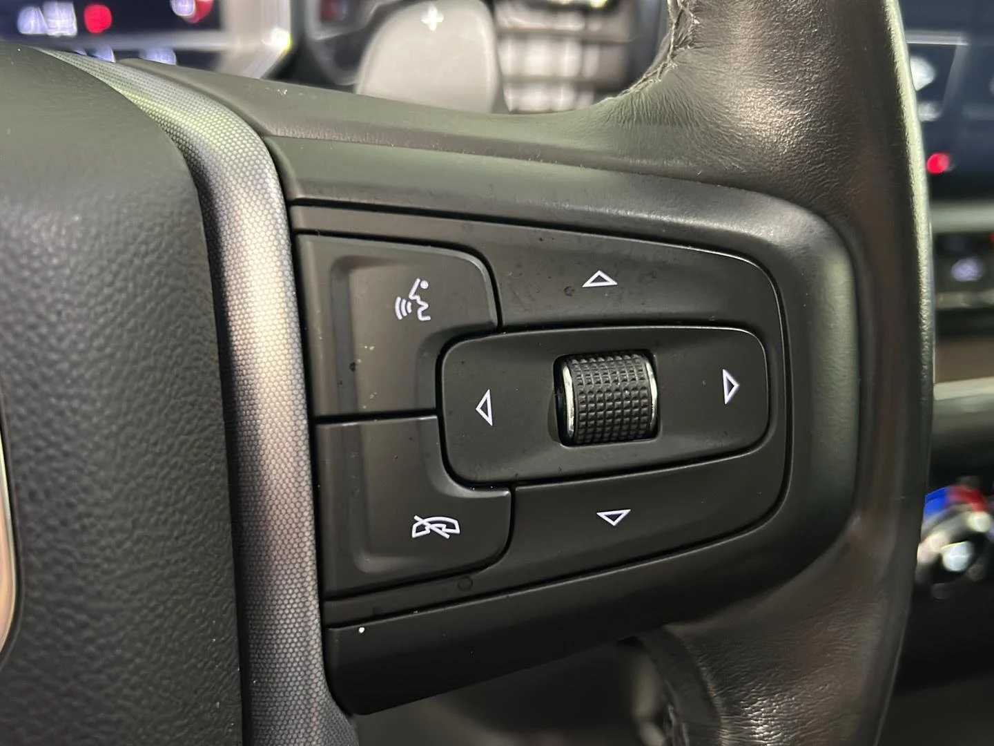 Used 2022 Titanium Rush Metallic GMC SLT image 26