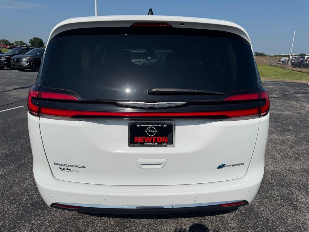 Used 2023 White Chrysler Touring L image 36