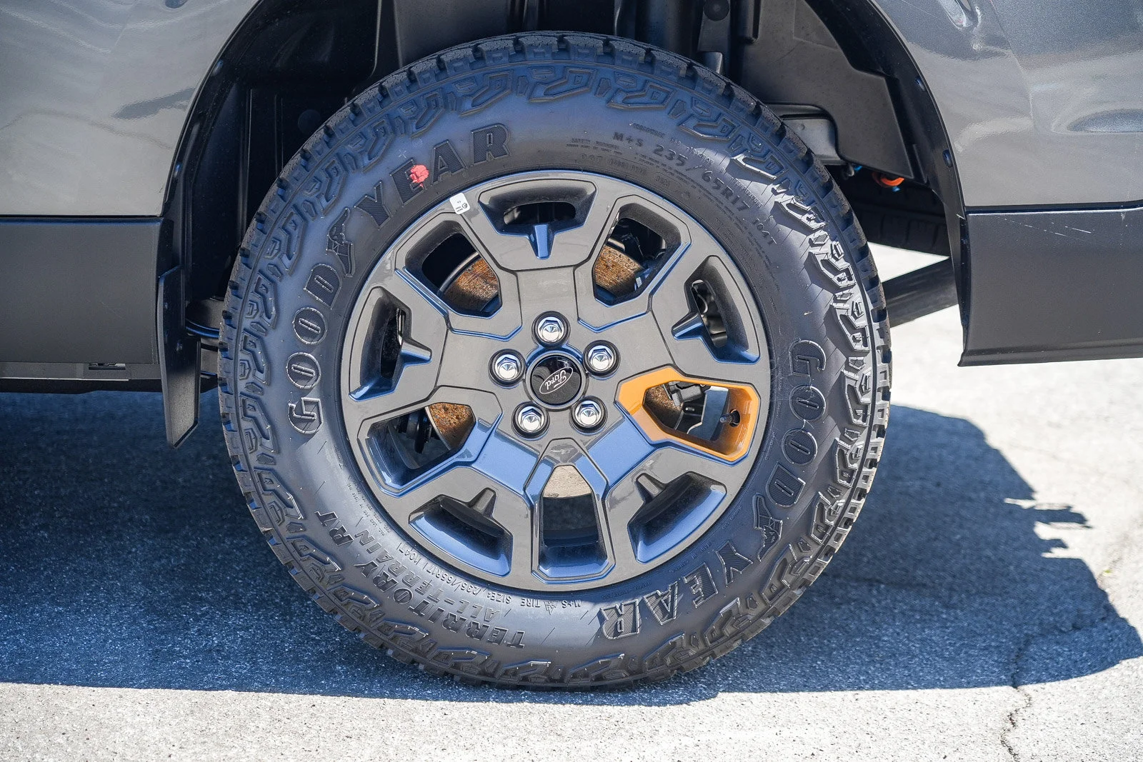 New 2026 Carbonized Gray Metallic Ford Tremor® image 11