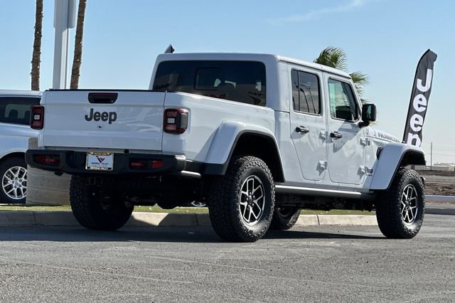 New 2026 Bright White Clear-Coat Exterior Paint Jeep Rubicon X image 3