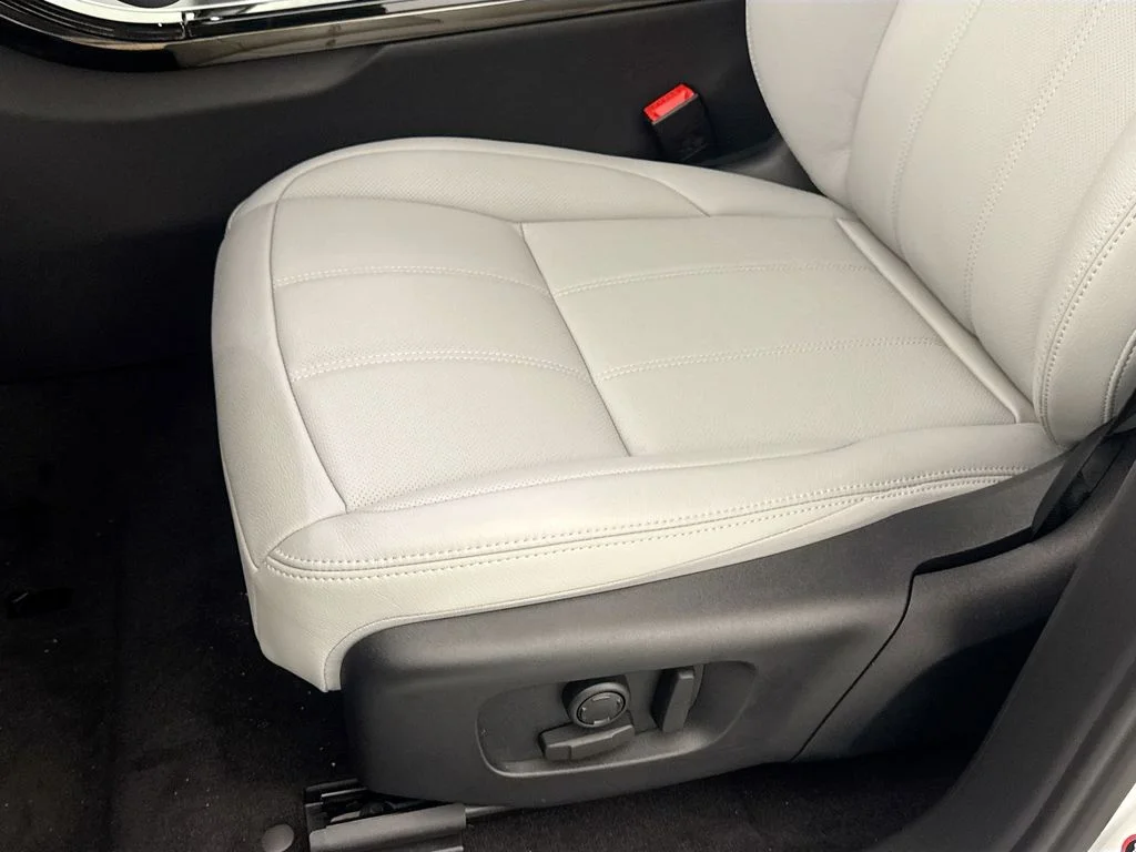 New 2026 Fuji White Land Rover Core S image 19
