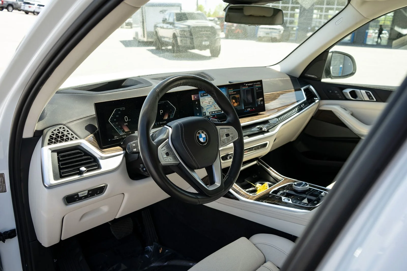 Used 2023 White BMW xDrive40i image 21