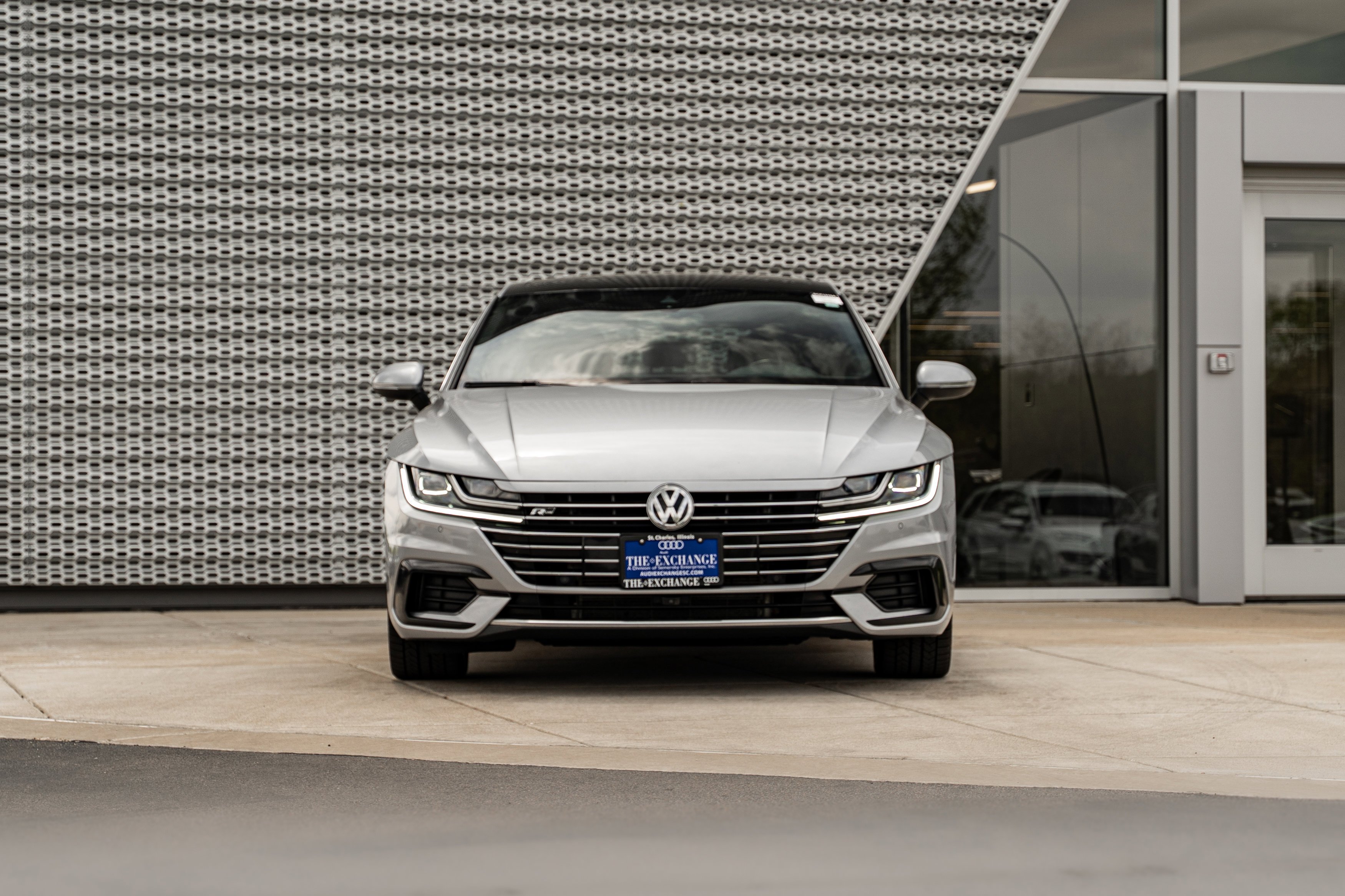 Used 2019 Pyrite Silver Metallic Volkswagen SEL Premium R-Line image 35
