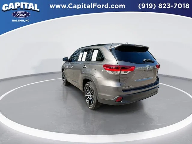 Used 2017 Gray Toyota SE image 6