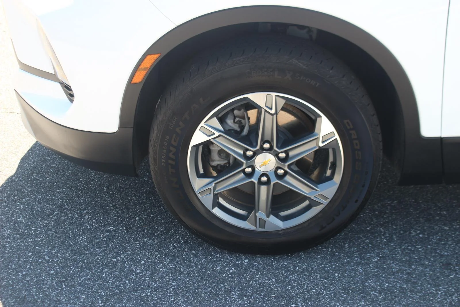 Used 2024 Summit White Chevrolet 2LT image 27