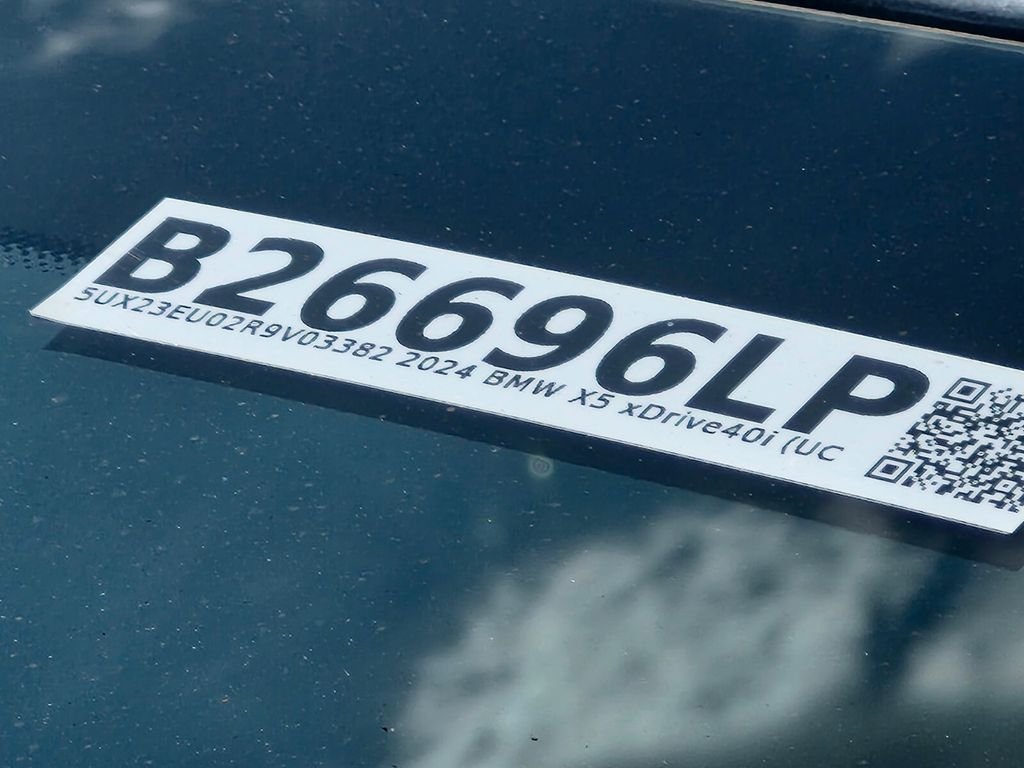 Used 2024 Gray BMW xDrive40i image 36
