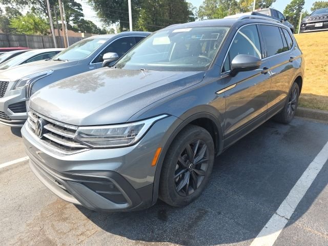 Used 2022  Volkswagen 2.0T SE image 1