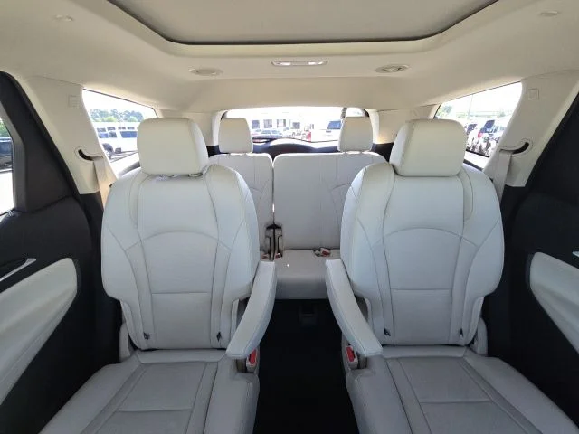 Used 2022 Black Buick Essence image 18