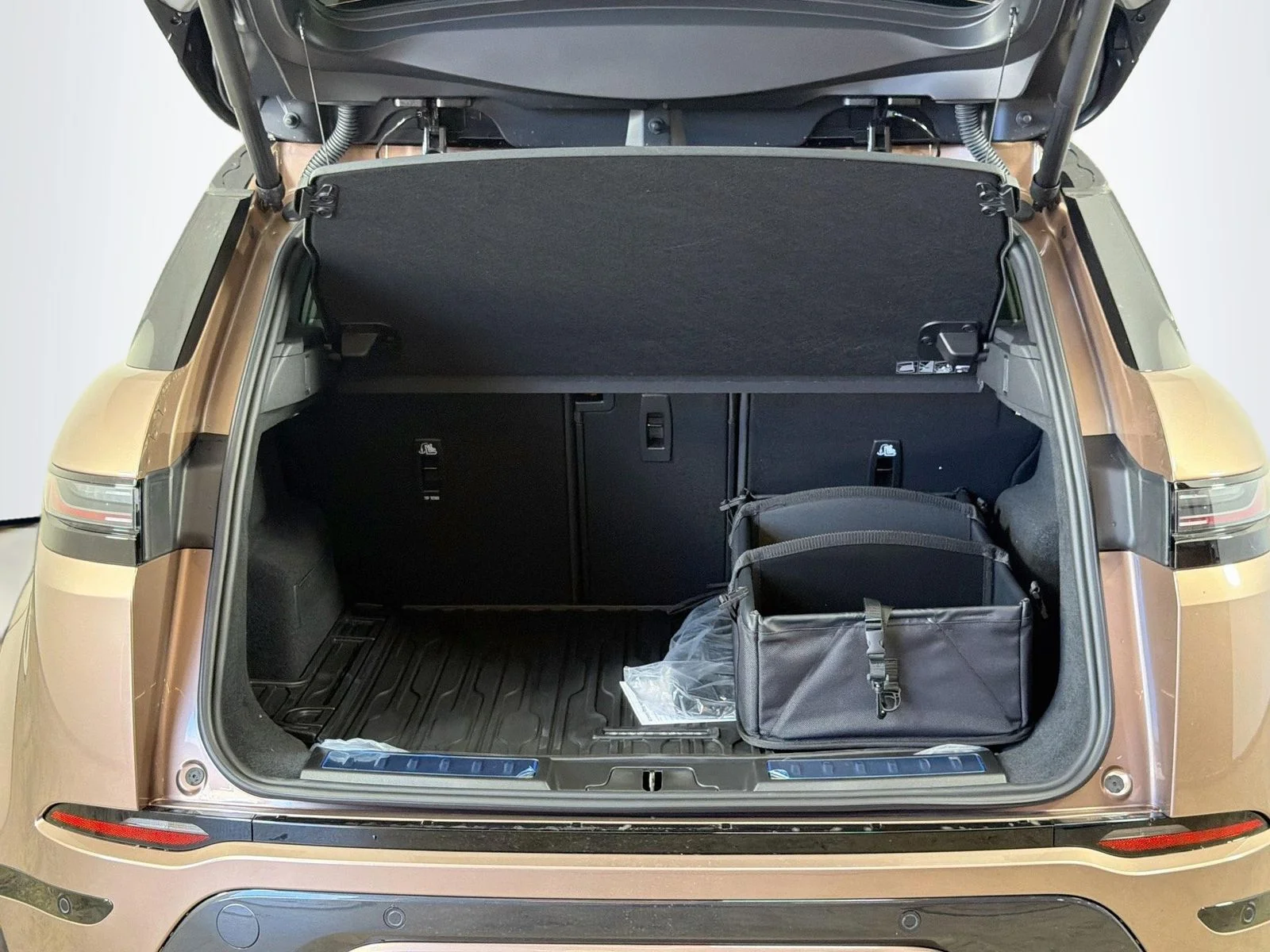 New 2026 Corinthian Bron Land Rover Hoxton Edition image 29