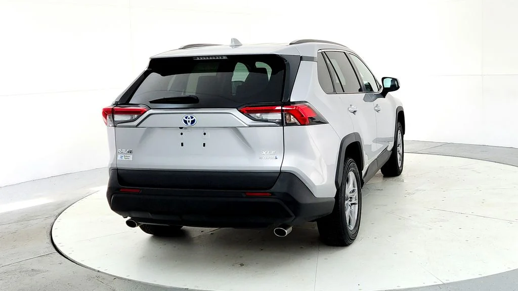 Certified Used 2022 Silver Toyota XLE image 5