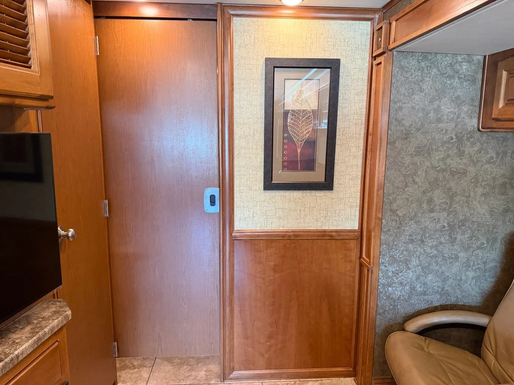 Used 2014  Tiffin  image 67