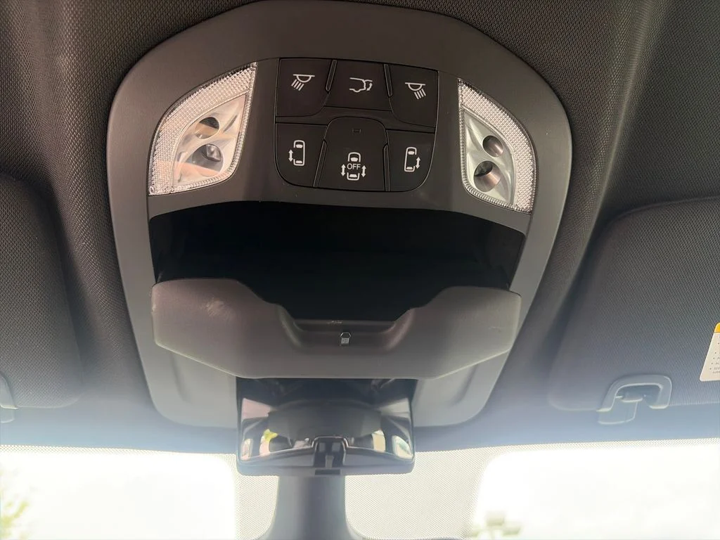 Used 2026 White Chrysler Select image 37