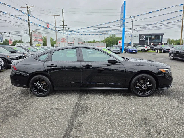 Used 2025 Crystal Black Pearl Honda SE image 7