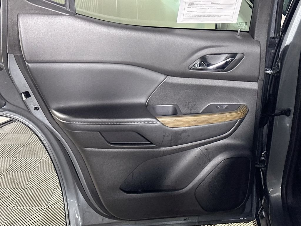 Used 2021 Gray GMC SLE image 18
