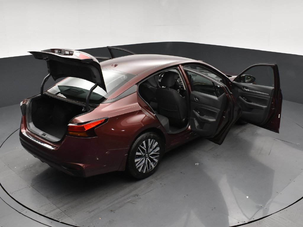 Used 2023 Red Nissan 2.5 SV image 26