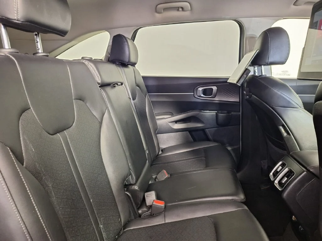Used 2022 Sparkling Silver Kia S image 28