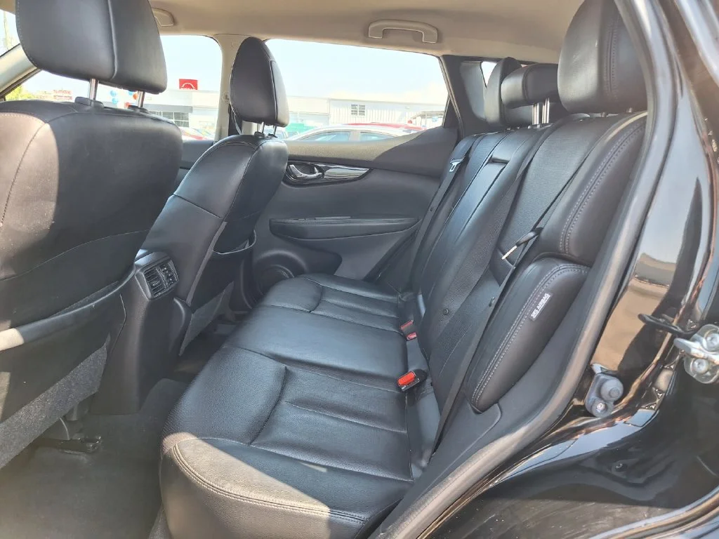 Used 2022 Black Nissan SL image 10